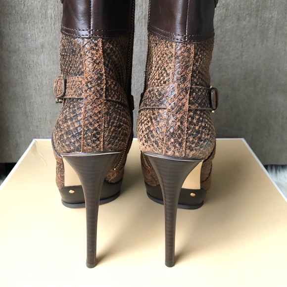 Michael Kors Stockard Bootie & Handbag. - Picture 5 of 9